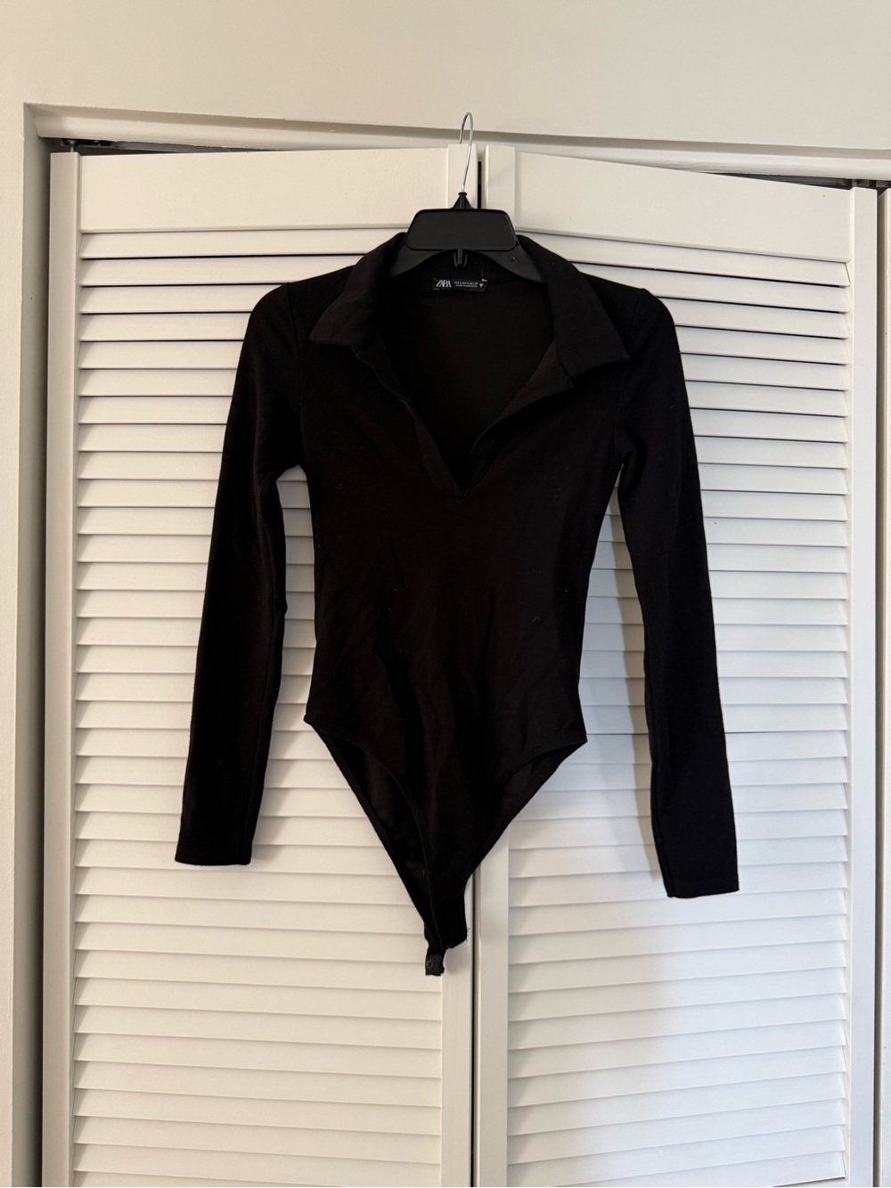 Zara Black Long-Sleeve Collared V-Neck Bodysuit
